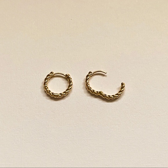 Everyday Twist 18K Gold Plated 925 Hoops - Picture 3 of 3